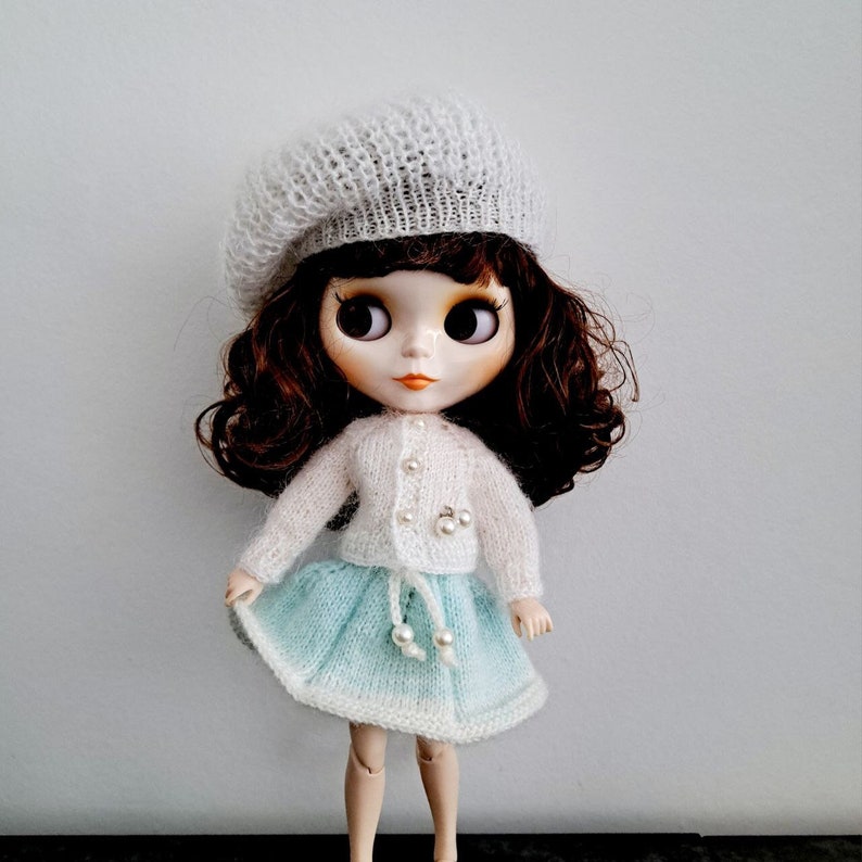 Fluffy set of clothes for Blythe White outfit Blythe Knitted cardigan Blythe Knitted skirt Blythe Hand knit beret Blythe Handmade set doll zdjęcie 3