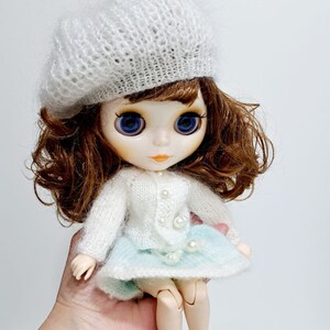 Fluffy set of clothes for Blythe White outfit Blythe Knitted cardigan Blythe Knitted skirt Blythe Hand knit beret Blythe Handmade set doll zdjęcie 8