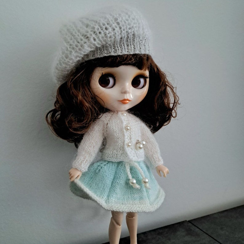 Fluffy set of clothes for Blythe White outfit Blythe Knitted cardigan Blythe Knitted skirt Blythe Hand knit beret Blythe Handmade set doll zdjęcie 4