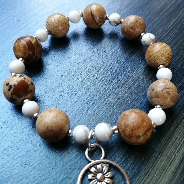 Bracelet made of jasper and howlite