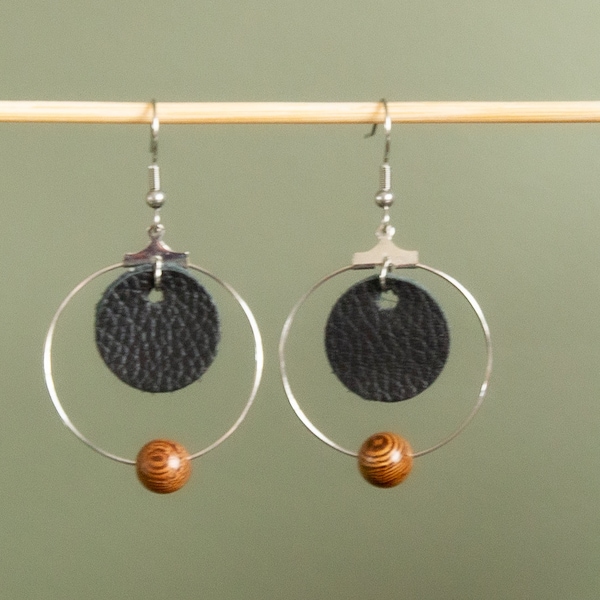 Boucles d'oreilles pendantes en cuir et perle de bois