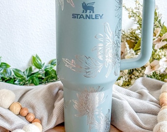Fuji Mum gegraveerde beker van 40 oz | Stanley Quencher | Met handvat, deksel en rietje | Geïsoleerde gegraveerde beker | Reismok | Cadeaus voor haar
