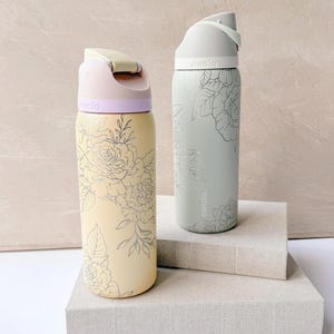 Rose Blume graviert 32 Unzen Becher | Owala FreeSip Trinkflasche | Thermobecher mit individueller Gravur | Geschenke für Sie | Muttertag 2025
