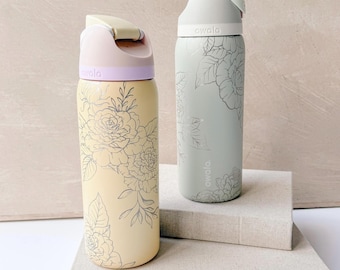 Vaso de 940 ml con grabado de rosa / Botella de agua Owala FreeSip / Taza de viaje con aislamiento personalizado / Regalos para ella / Día de la Madre 2025