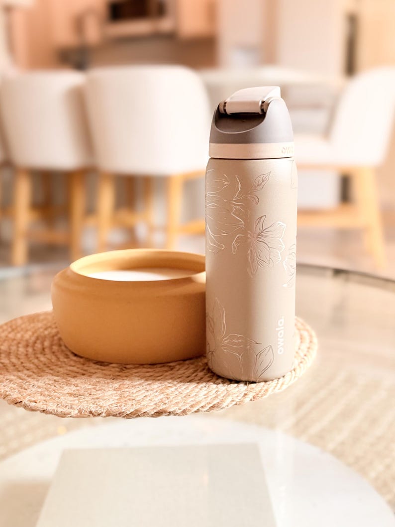Magnolia Flower Engraved 32oz Tumbler | Owala FreeSip Water Bottle | Insulated Custom Engraved |Travel Mug | Gifts for Her | Mother's Day image 2
