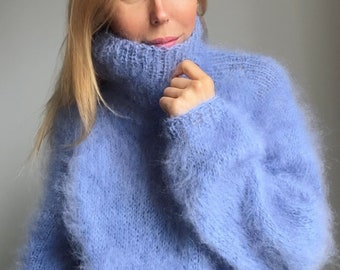 Pull bleu en mohair, pull pelucheux, pull à col roulé surdimensionné, pull épais, pull d'hiver en laine, pull ample, 100 % fait main