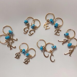 Pendientes de acero inoxidable con inicial personalizada, pendientes con monograma personalizables, elegantes pendientes con letras chapadas en oro, un regalo único para ella.