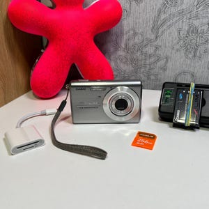 Casio Exilim EX-Z75 7.2MP Digital Camera - SILVER vintage Y2k 256MB