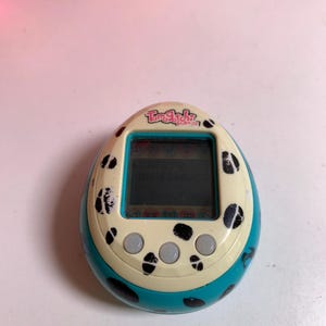 Tamagotchi Friends Bandai Electronic game Children&#39;s toy Vintage retro game