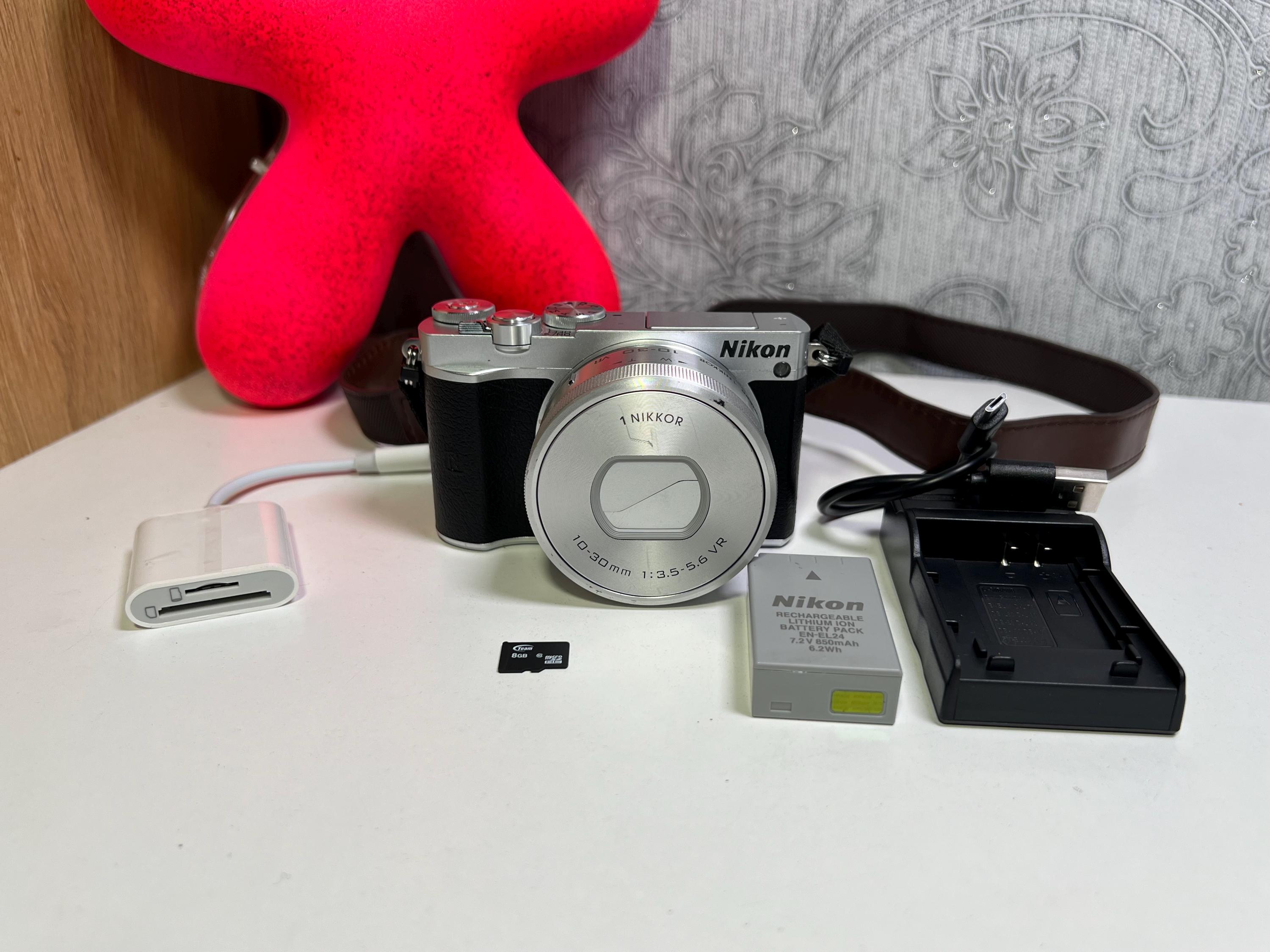 Nikon J5 Digital Camera Silver/black Mirrorless