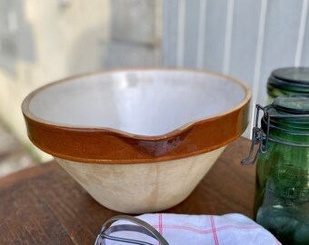 Vintage FRENCH Mixing Bowl w Pour Spout / Rural Farmhouse Style Kitchen / Large Earthenware Brown Rim Stoneware JATTE Bread Bowl Size 11