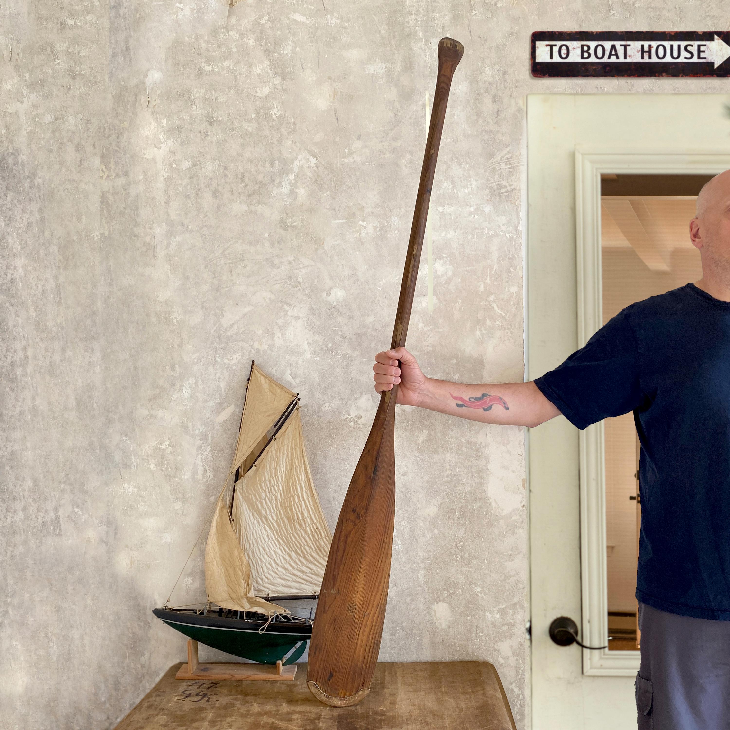 Remo de barco francés vintage de madera con punta de latón - Arte náutico de pared para decoración de casas en el lago / Remo de canoa / Arte popular / Remo de madera primitivo