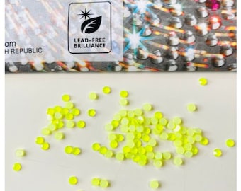 50pcs Tooth Gem Preciosa® Neon Yellow Lead-Free ss8 size craft