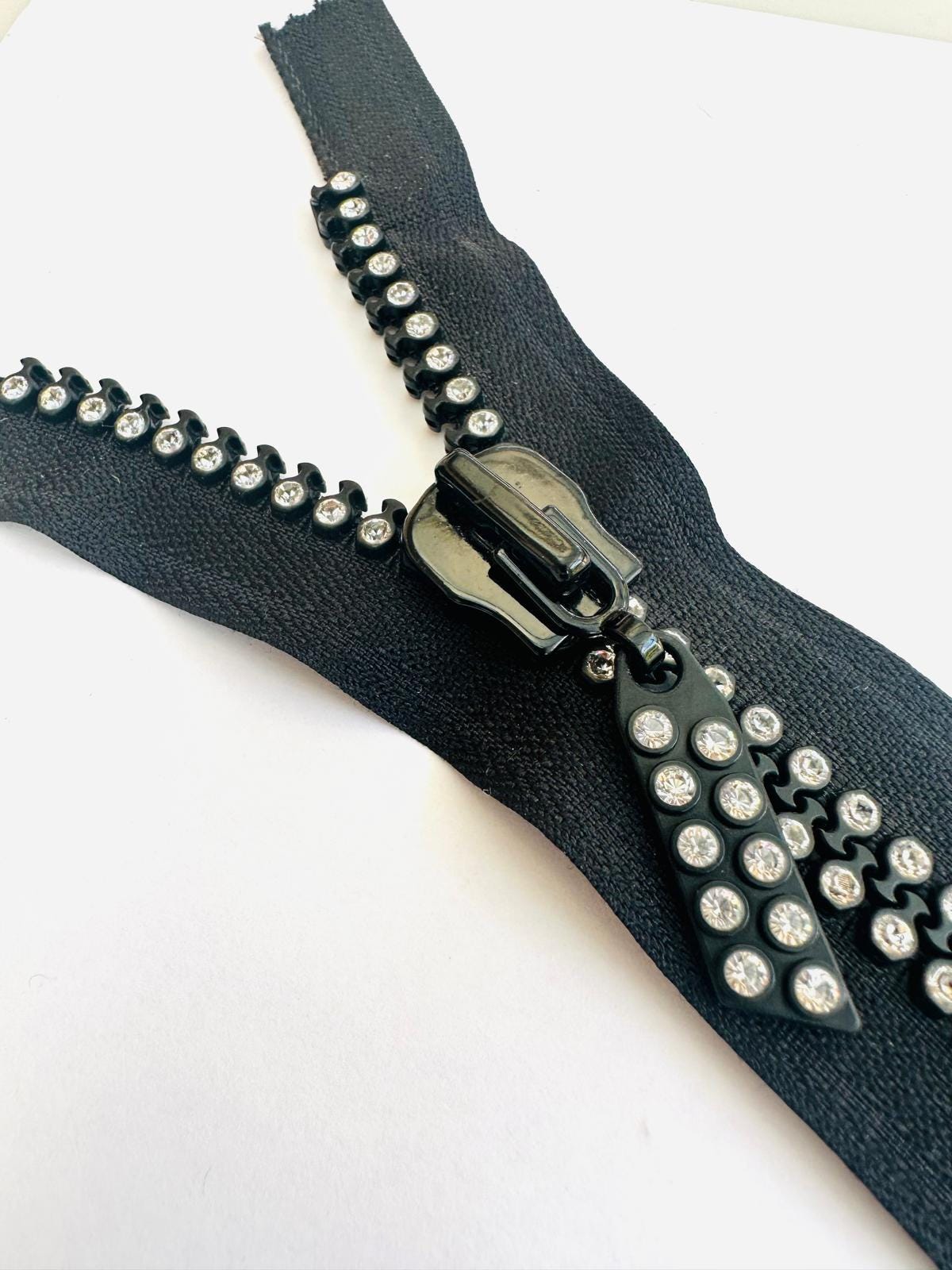 1 Stück Original Swarovski® Zip Schwarz mit Crystals größe: 3.5 cm breit x 27 cm lang plastik zip
