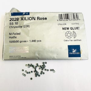 50pcs Swarovski® Chrysolite ss10 HOTFIX stones Rhinestones flatback 3mm ref: 2028