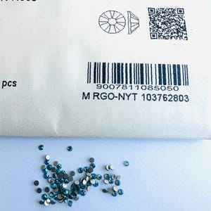 30pcs Swarovski® Peridot Shimmer non hotfix Lead free  ss5 (1.8mm) Rhinestones  flatback ref: 2058 Tooth Gem Crystals