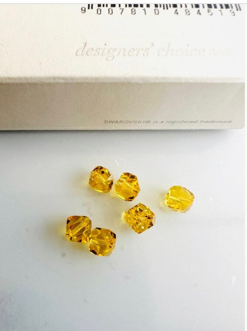 6pcs Original Swarovski® Light Topaz 6mm Graphic Cubic Bead 6pcs Original Swarovski® Light Topaz 6mm Graphic Cubic Bead