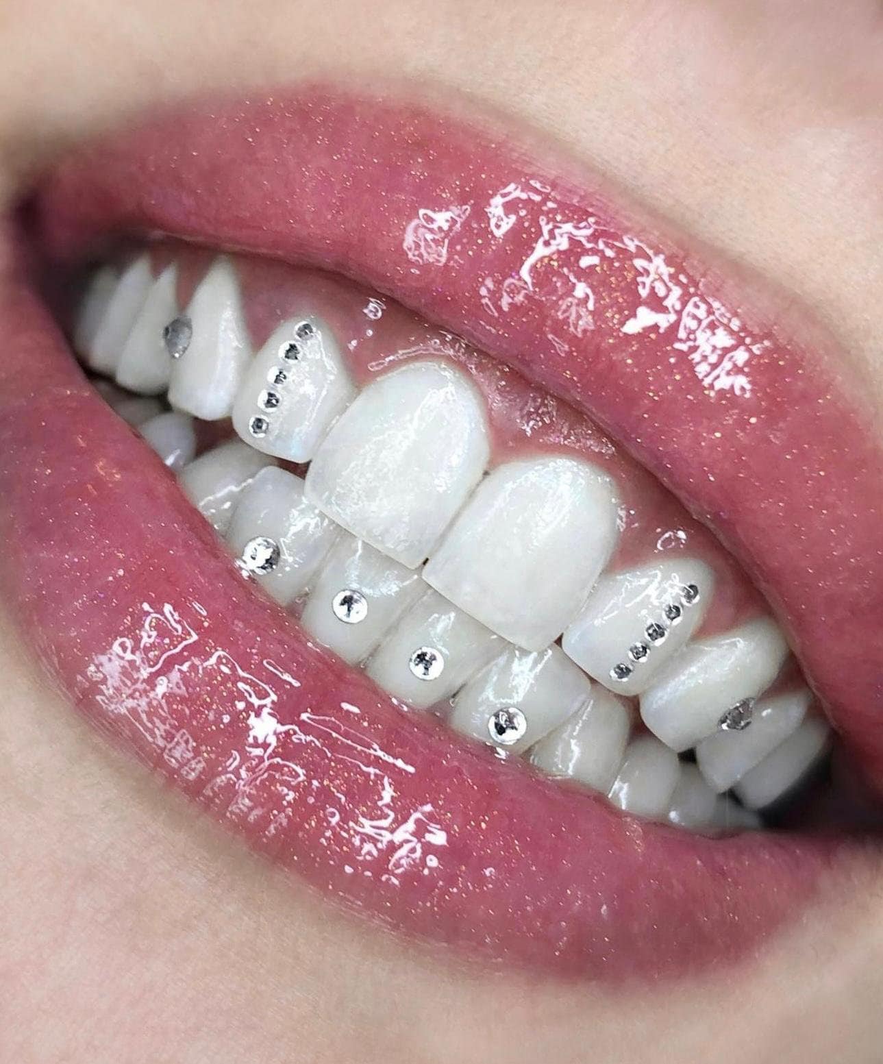 SWAROVSKI スワロフスキー ダルメシアン 100pcs MIX Tooth Gem Swarovski® Crystal Ss3, Ss4,ss6, Ss8