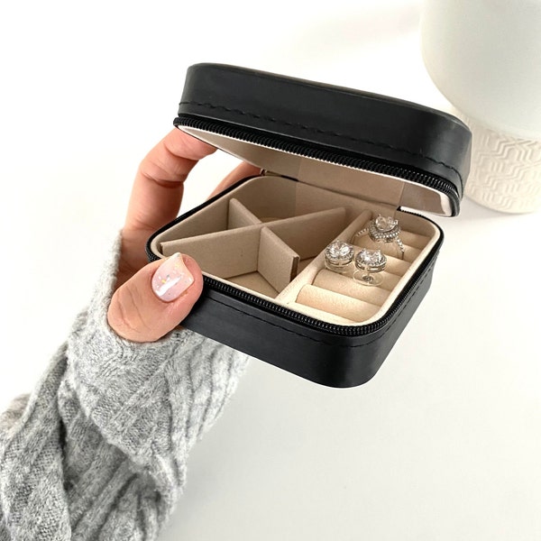 Portable Jewelry Storage Box Black Color Travel Storage Organizer Jewelry Case Earrings Necklace Ring Jewelry Organizer Display