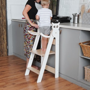 Foldable Kitchen Tower with Owl-Inspired Design