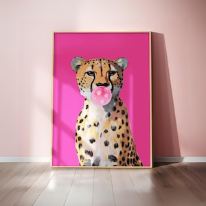 ホットピンクのチータープリントウォールアート、ピンクの折衷的なチーターウォールアートプレッピーなヒョウのポスター、風変わりな寮の装飾マキシマリストの大きな猫のアートプリント