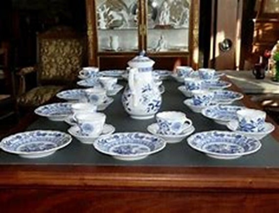 Hutschenreuter Coffee Blue Onion Set Available for 8 People Consisting of 24 Iems