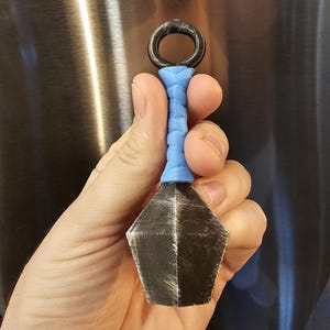 Blue magnetic kunai