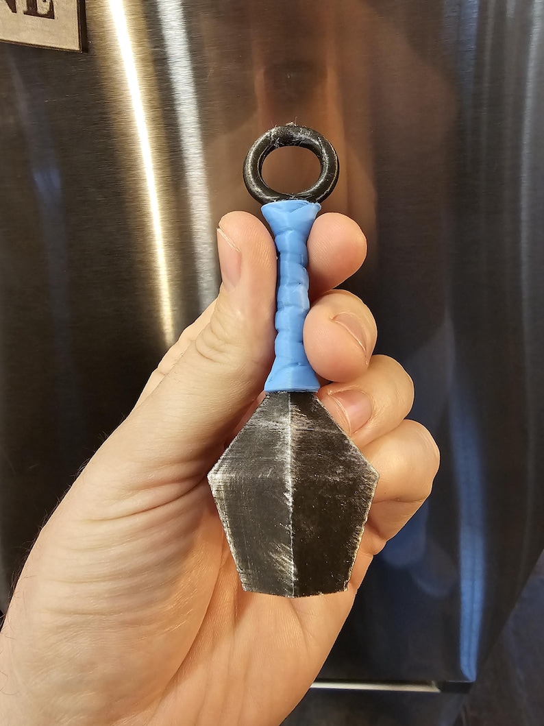 Blue magnetic kunai