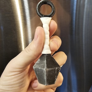White magnetic kunai