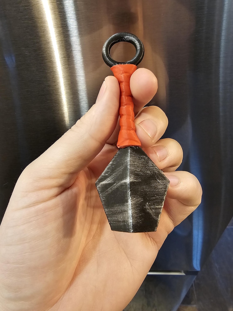 Red magnetic kunai