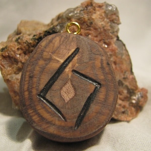 Viking Jera bindrune and amulet