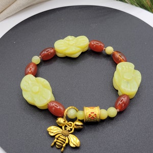 Cauliflower jade and Carnelian Bracelet with Sand gold Charm and Bee