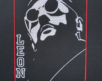 Camiseta bordada de León
