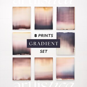 Puede incluir: Conjunto de ocho impresiones de degradado en varios tonos de rosa, morado y marrón. Las impresiones están dispuestas en una cuadrícula en una pared blanca. El texto "8 PRINTS GRADIENT SET" se muestra debajo de las impresiones.