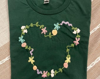 handgestickte Blumentshirts