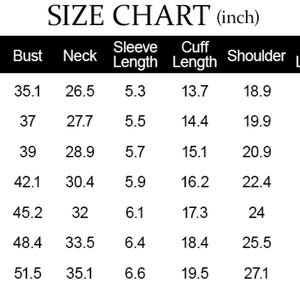 Puede incluir: Una tabla de tallas en blanco y negro, titulada "SIZE CHART (inch)". Muestra medidas en pulgadas para tallas XS a XXXL, incluyendo busto, cuello, largo de manga, largo de pu&ntilde;o, hombro y largo de espalda.