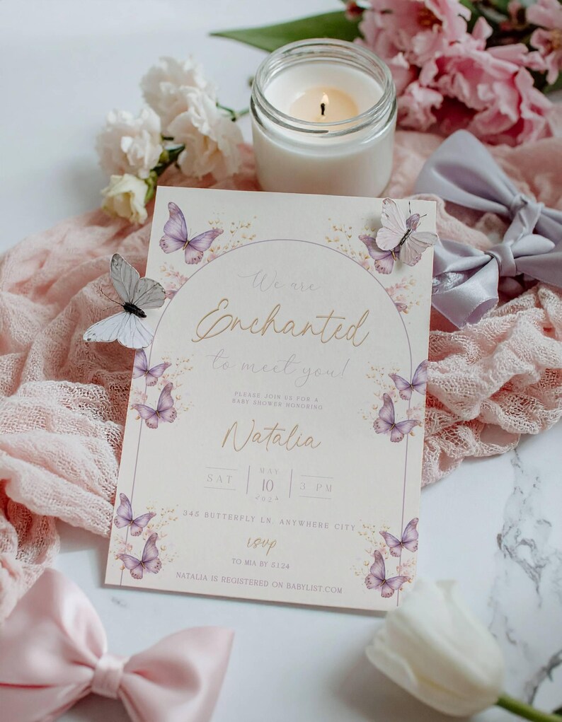 Verzaubert, Sie Babyparty-Einladung zu treffen | Bearbeitbare Schmetterling-Babyparty-Einladung | Lila Schmetterling Babyparty Evite Bild 1
