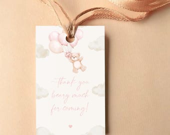 Könnte beinhalten: Ein weißes Dankeschön-Etikett mit einem rosa Teddybär, der rosa Ballons hält. Das Etikett lautet "Vielen Dank für's Kommen!"