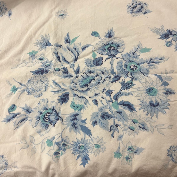 Full sized double bed vintage flat sheet white blue flowers TheTradingStation2