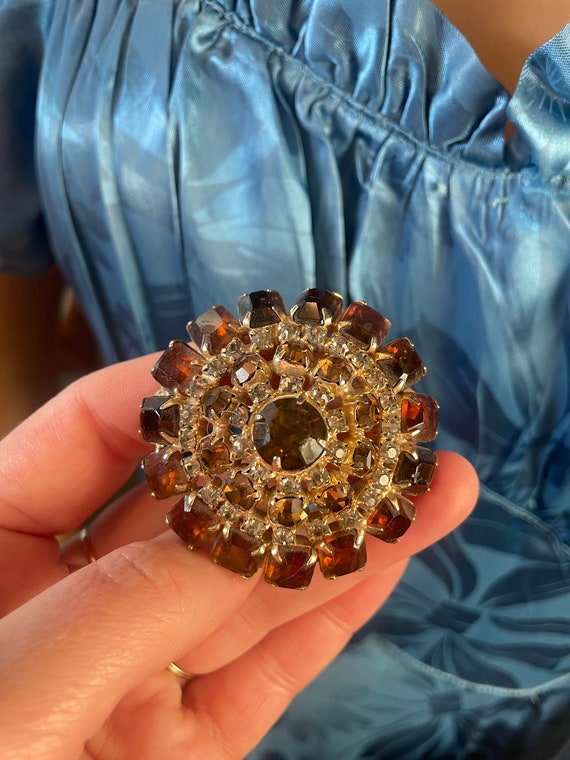lovely Amber & Cocoa colored 1950s rhinestone broo