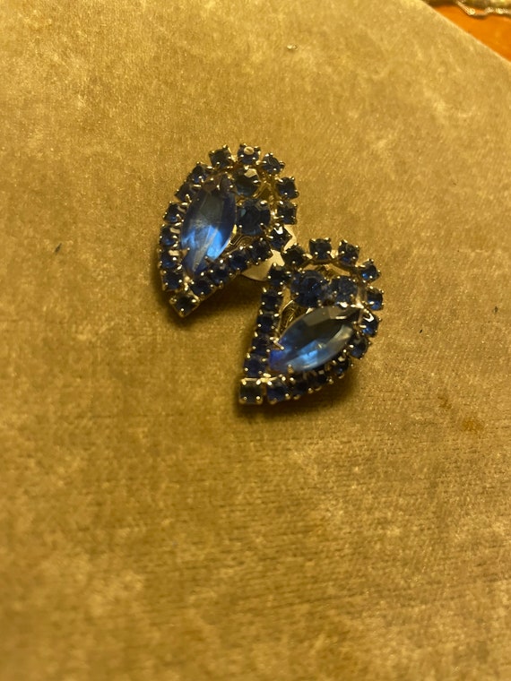 Sparkling blue rhinestone earrings of the 1950s - image 3