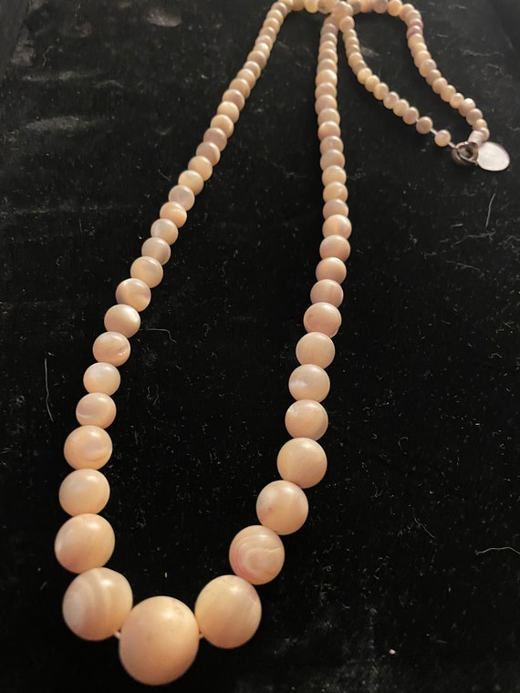 Lovely mother of Pearl flapper necklace