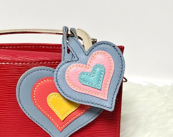 Dije para bolso hecho a mano, llavero de cuero con forma de corazón concéntrico, llavero de corazón de tres colores, regalo de graduación, graduación 2025