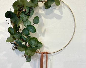 Modern Green Eucalyptus Hoop Wreath, Minimalist Wreath, Modern Unique Wreath for Front Door, Gold Hoop Wreath, Year Round Wreath