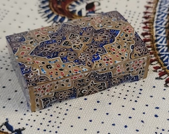 Boîte à bijoux artisanale persane exquise avec peinture dessinée à la main sur os de chameau
