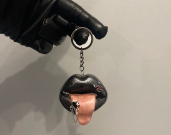 Key ring in the shape of a gothic Vamp mouth