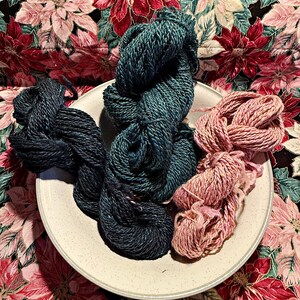Handspun Merino Yarn l Handspun Dyed Yarn l Christmas Handspun Yarn l Handspun Bulky Yarn l Merino Blend Skein l Merino Nylon Blend l Yarn