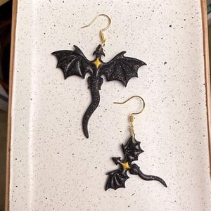 Dragon earrings glitter black, handmade polymer clay / fantasy bookish jewelry gifts for book lovers / book inspired gifts accessories