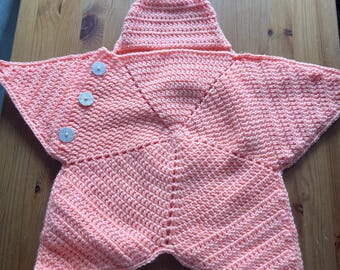 Pelele de bebé con estrella de crochet