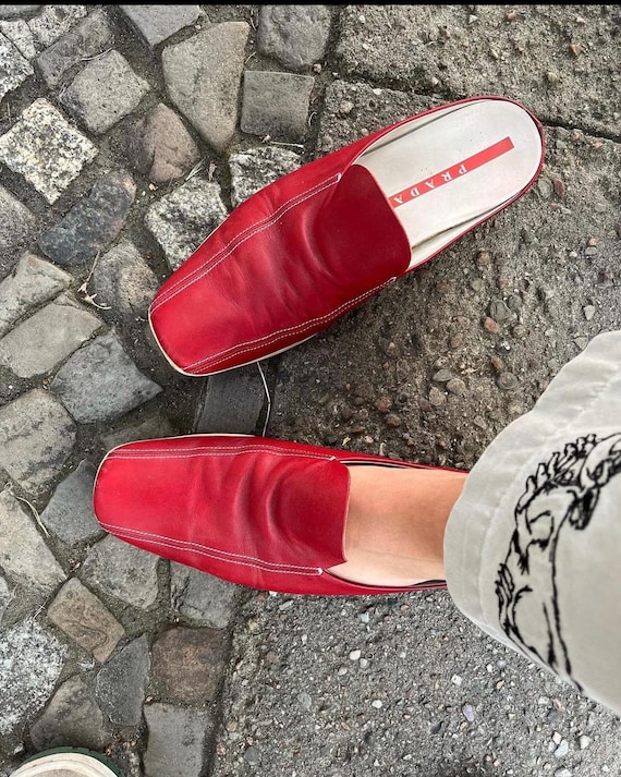 靴 99SS PRADA square toe leather mules red Vintage 90s Prada Women's Leather Mules Red Flat Loafers Size 36.5
